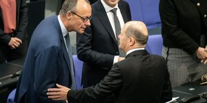 Friedrich Merz und Olaf Scholz im Bundestag.