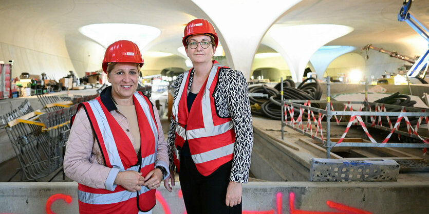 Nicole Razavi (l, CDU), baden-württembergische Ministerin für Wohnen und Landesentwicklung, und Bundesbauministerin Klara Geywitz (r, SPD).