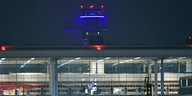 Der beleuchtete Flughafen BER