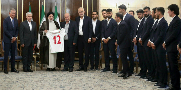 Die iranische Fußballnationalmannschaft bei Präsident Ebrahim Raisi
