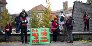 Werbestand für das Volksbegehren Berlin Klimaneutral 2030