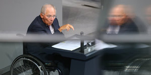 Wolfgang Schäuble spricht im Bundestag