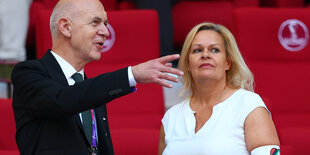 DFB-Präsident Bernd Neuendorf und Innenministerin Nancy Feaser beim Spiel der DFB-Elf gegen Japan.