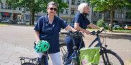Monika Herrmann auf dem Fahrrad
