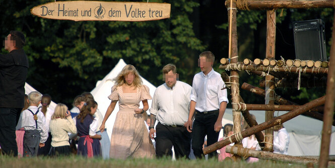 Ein Zeltlager der «Heimattreuen Deutschen Jugend» in der Nähe der Gemeinde Fromhausen.