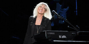 Musikerin Christine McVie bei einem Konzert