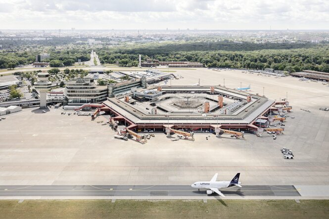 Vogelperspektive auf den Flughafen Tegel in Berlin