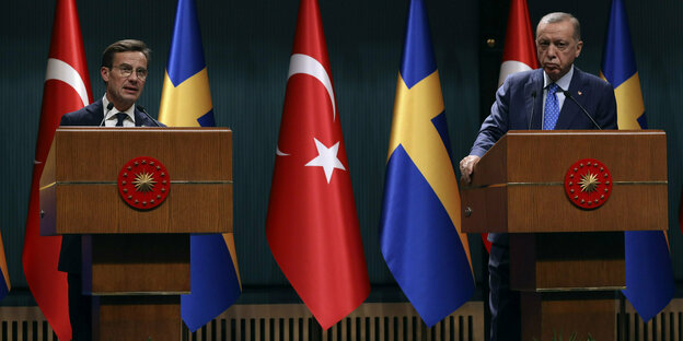 Kristersson und Erdogan bei einer Presskonferenz in Ankara