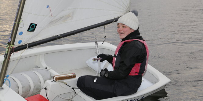 Clara Weimer in ihrem Boot