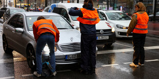 Straßenblockade von Aktivist:innen