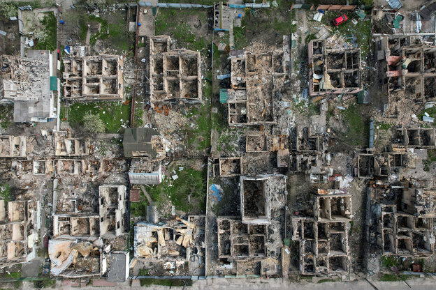 Luftaufnahme von Ruinen zerstörter Häuser