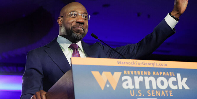 Der US-Demokrat Raphael Warnock nach gewonnener Stichwahl in Georgia