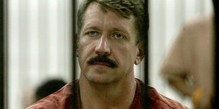 Portrait von Viktor Bout hinter gittern