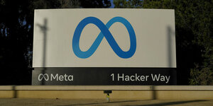 Ein Schild mit Meta-Logo