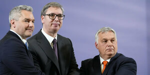 Regierungschefs Karl Nehammer, Aleksandar Vucic und Viktor Orbán.