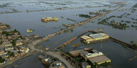 Das Luftbild eines überschwemmten Gebietes