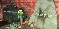 Gräber von Weigel und Brecht auf dem Dorotheenstädtischen Friedhof in Berlin-Mitte