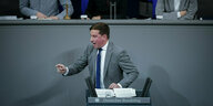 Sebastian Hartmann am Rednerpult des deutschen Bundestages