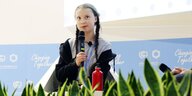 Greta Thunberg mit Mikrofon