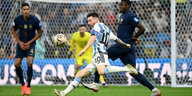 Lionel Messi im WM-Finale vor dem Torschuss