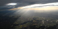Luftaufnahme mit dunklen Wolken vom bayerischen Pfeffenhausen