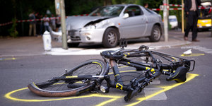 ein kaputtes Fahrrad nach einem Unfall