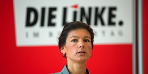 Sahra Wagenknecht spricht nach einer Fraktionssitzung der Linken im Bundestag