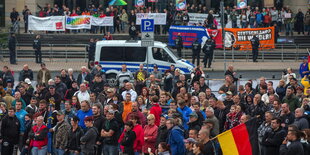 Thügida protestiert prompt gegen die Flüchtlinge, eine Gegendemonstration hält dagegen