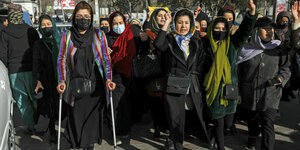Afghanische Frauen demonstrieren