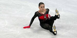 Eiskunstläuferin Kamila Walijewa schlittert übers olympische Eis