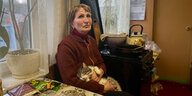Rentnerin Valentyna am Silvesterabend in ihrer Küche in Cherson