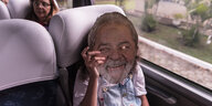 Mensch mit Maske im Bus