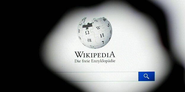 Wikipedia Logo auf einem Monitor