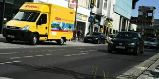 Paketauto in der Stadt