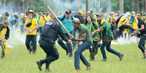 Anhänger Bolsonaros gehen gewaltsam gegen Sicherheitskräfte vor