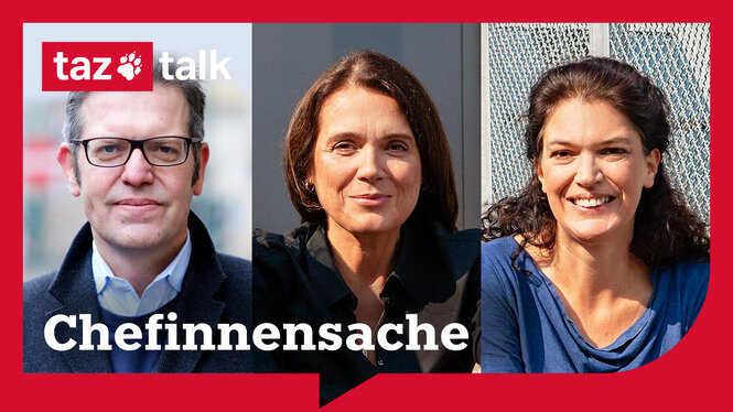 Das Bild zeigt Steffen Mau, Soziologe und Transformationsforscher, und die beiden taz-Chefredakteurinnen, Barbara Junge und Ulrike Winkelmann.