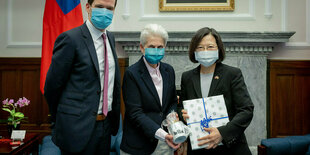 Gruppenbild mit Tsai Ing-wen, Johannes Vogel und Marie-Agnes Strack-Zimmermann