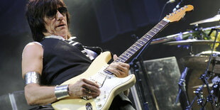 Jeff Beck mit Gitarre