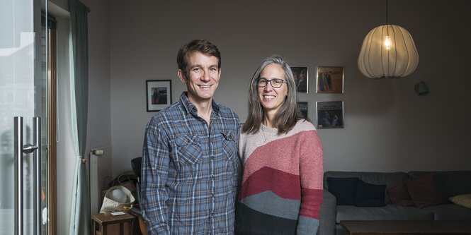 Michael D. Bauer und Amy Padula in ihrer Wohnung in Hamburg