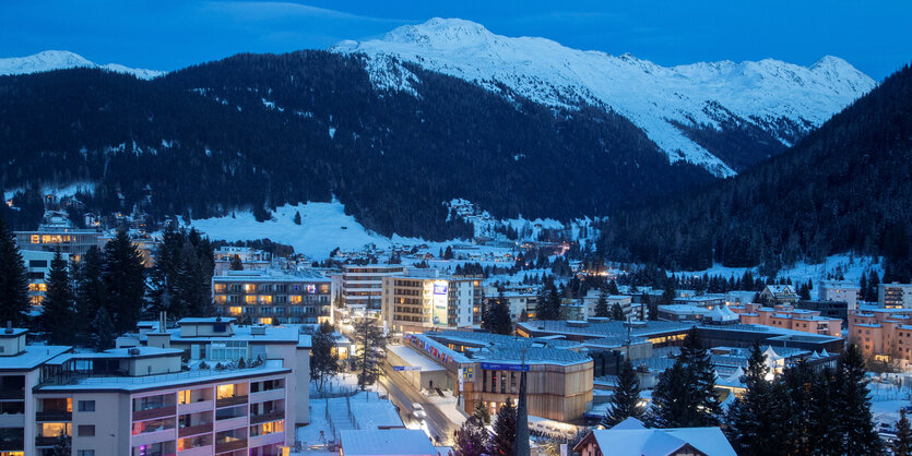 Beim diesjährigen Weltwirtschaftsforum in Davos versprechen die Teil­neh­me­r:in­nen mehr Klimaschutz