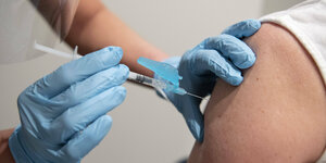Eine Spritze bei einer Impfung