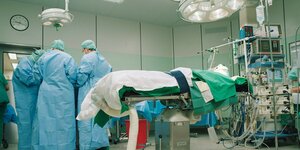 Ein OP-Saal während einer Organtransplantation