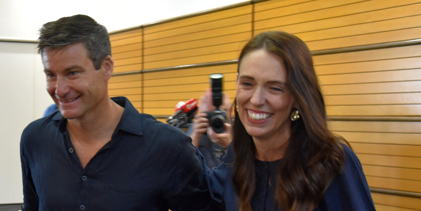 Jacinda Ardern mit ihrem Partner Clarke Gayford