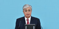 Kassym-Schomart Tokajew, Präsident von Kasachstan, am Rednerpult