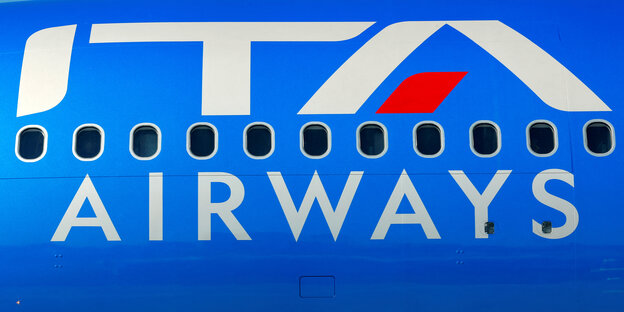 Aufschrift „ITA Airways“ auf einem Flugzeug