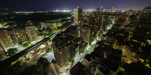 Straßenzene bei Nacht