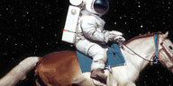 Illustration: Ein Mensch in Raumfahrtanzug sitzt auf einem gescheckten Pferd und reitet. Im Hintergrund das Weltall.