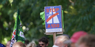 Stop-A100-Plakat