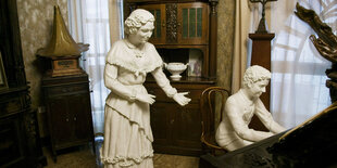 Interieur mit menschenähnlichen Figuren