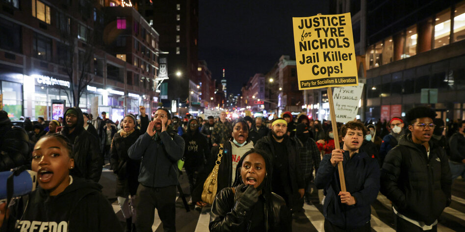 Tödliche Polizeigewalt in den USA: Rauswurf und Anklage gegen Cops